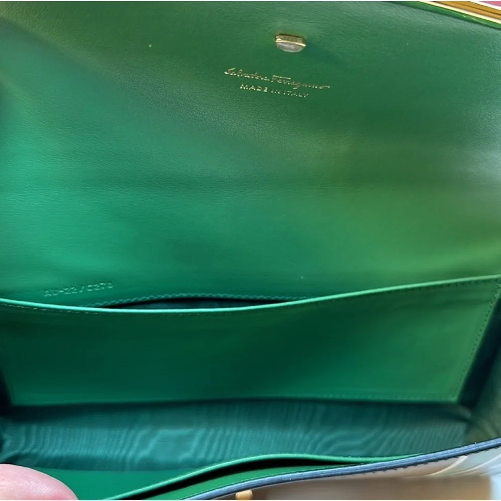 Vintage Salvatore Ferragamo Gancini‎ Flap Printed Flowers Leather Clutch Bag